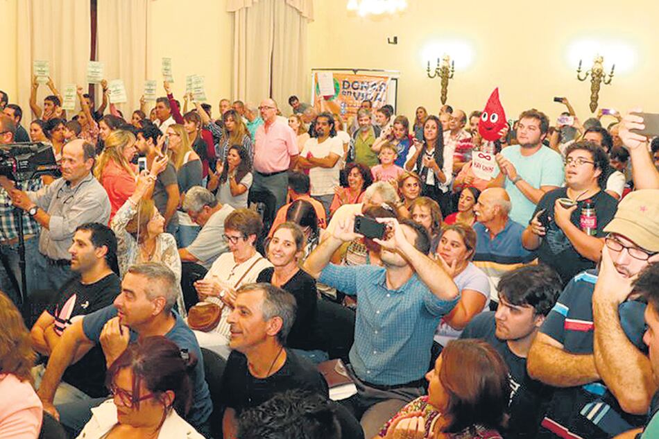 La votación en el Concejo Deliberante de Gualeguaychú contó con una presencia nutrida de vecinos.