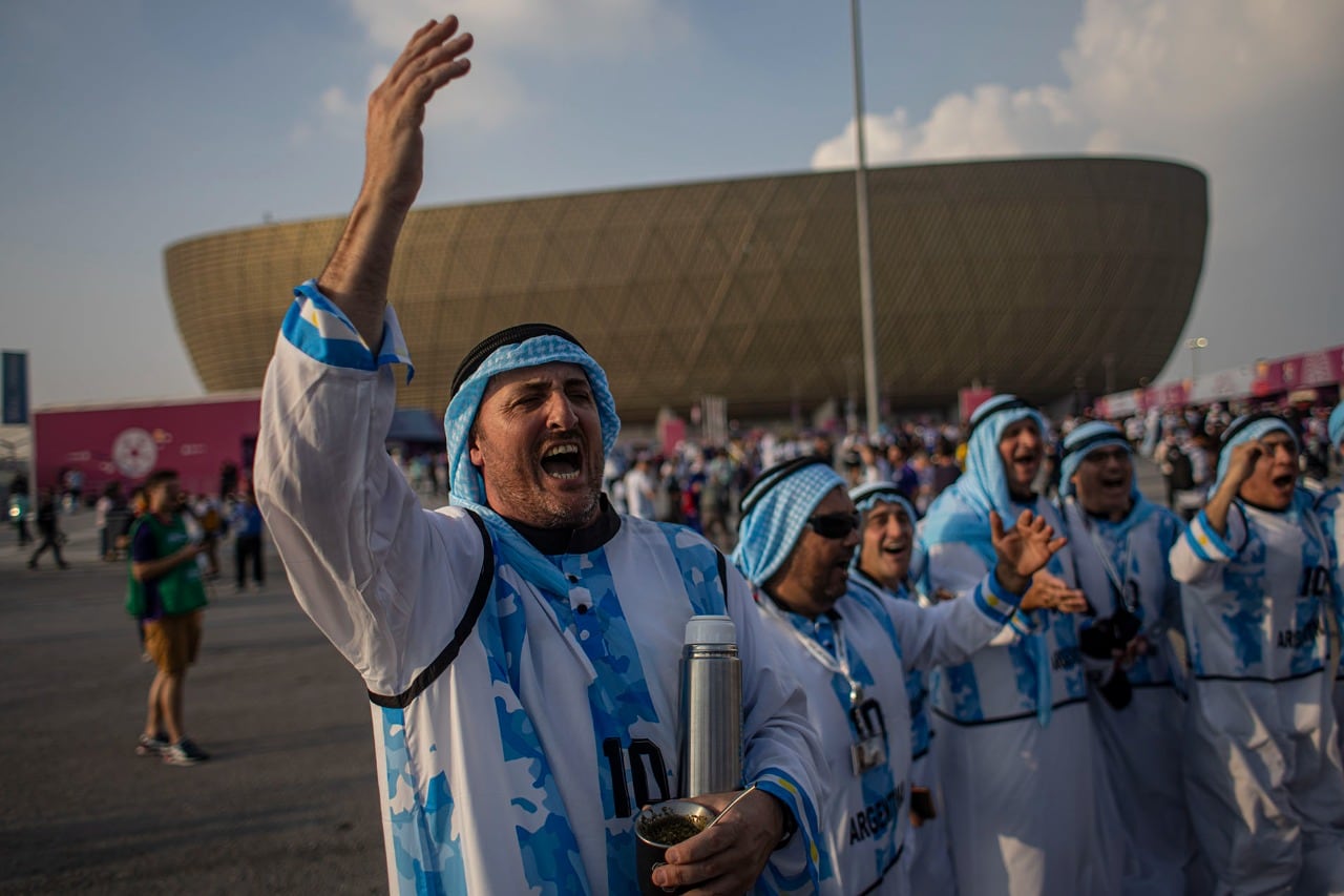 Mate, termo, turbante: hubo buena presentia de argentinos en Qatar