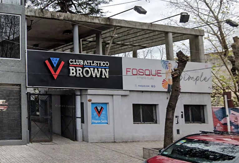 Brown de Adrogué se puso a disposición de la familia del denunciante