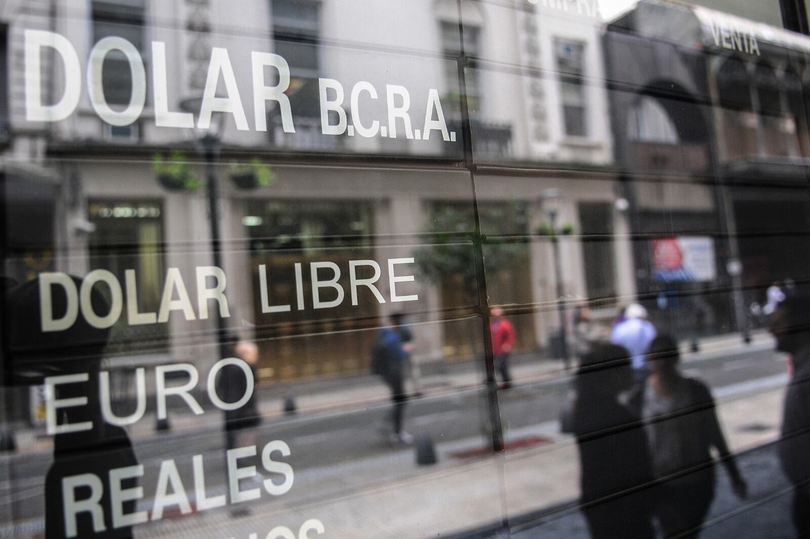 El blue subió 4 pesos y cerró a 529 pesos.