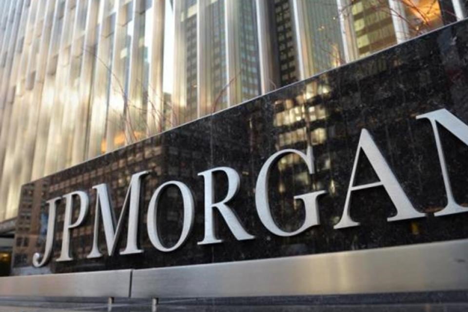 El riesgo país medido por JP Morgan, mide la brecha de tasas de los bonos del Tesoro de los EEUU con sus pares emergentes.