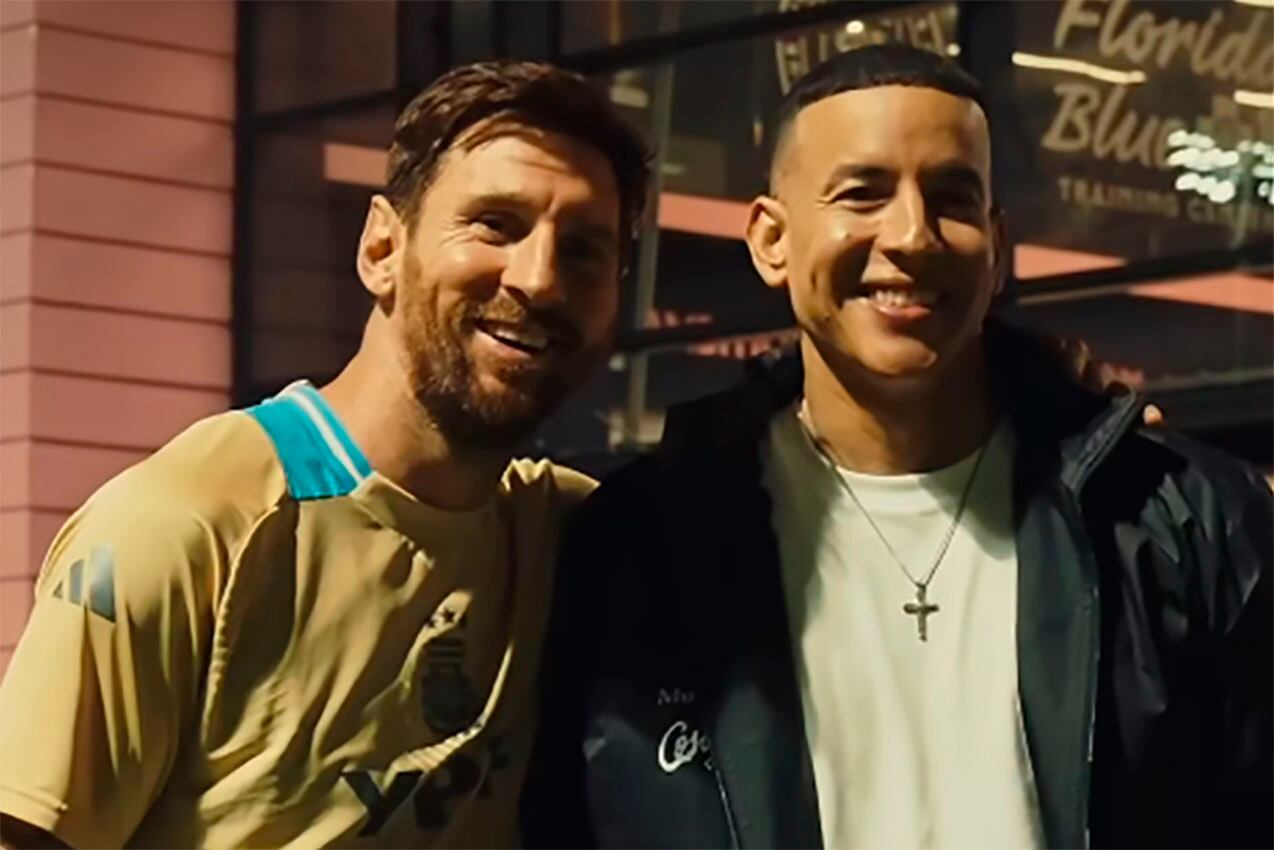 Messi posa junto al cantante Daddy Yankee
