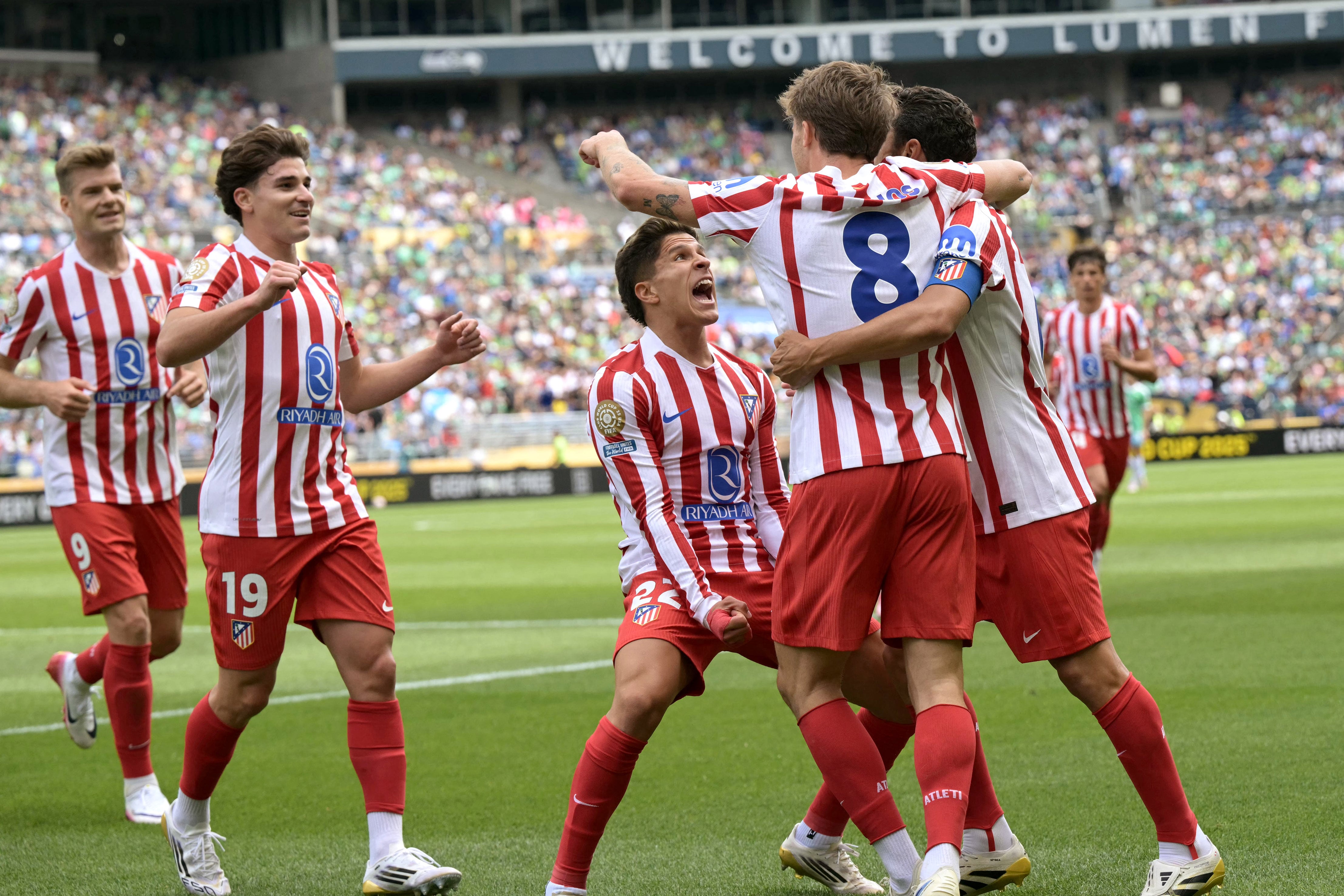 El Aleti celebra con Barrios, autor de dos golazos