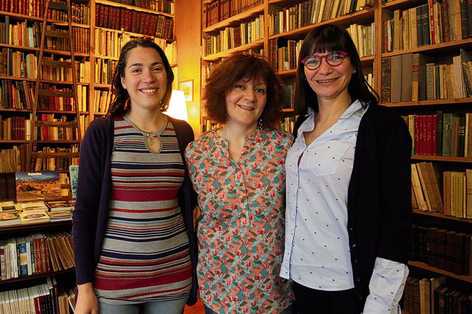 “A todas nos pasa una situación maravillosa, tomamos clases todos los días”, dicen las libreras anticuarias.