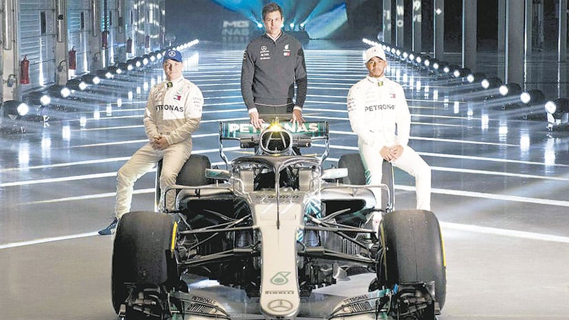 Hamilton y Bottas, pilotos de Mercedes y punteros del campeonato.
