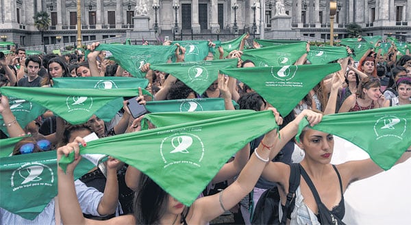 Las multitudinarias manifestaciones callejeras a favor de la despenalización fueron cambiando la percepción de los legisladores.