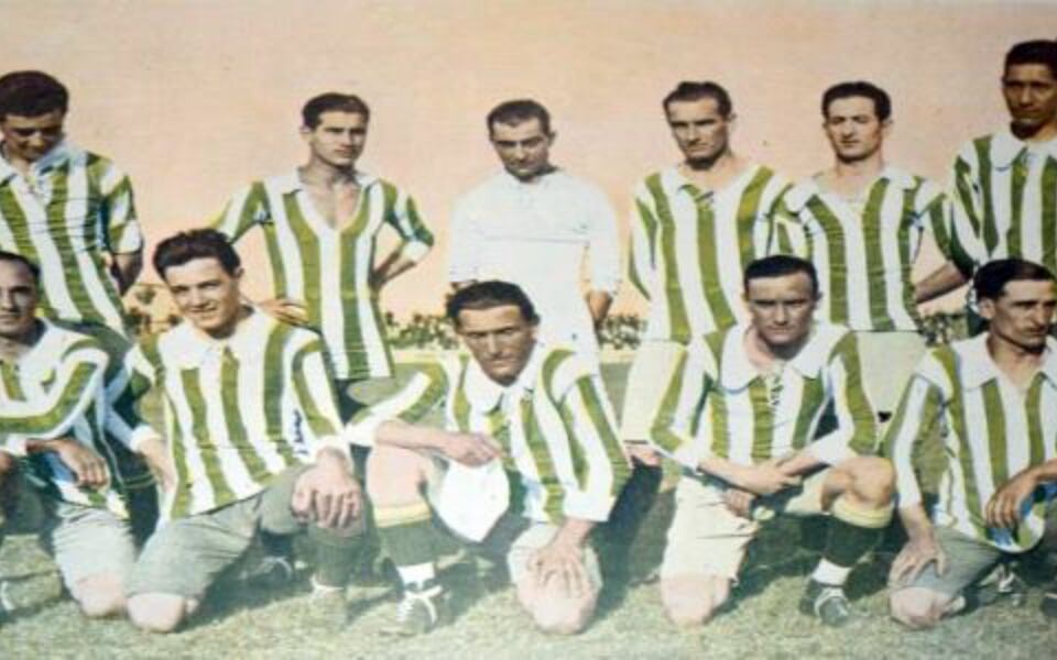 La formación que en 1920 se coronó campeón ante Boca.