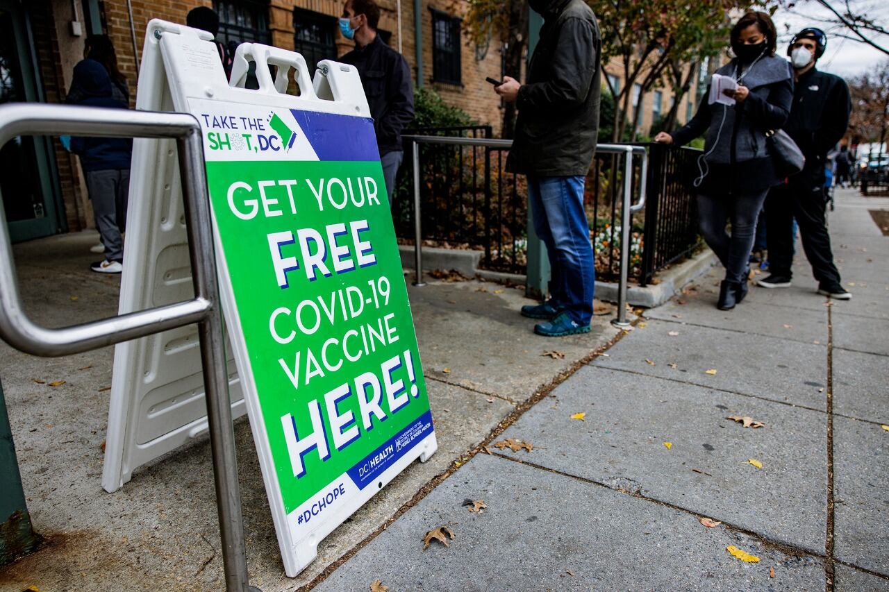 La vacunación obligatoria del sector privado "es una medida audaz y pionera en la nación", sostuvo el alcalde de Nueva York, Bill de Blasio.