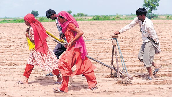 Las condiciones laborales en las zonas rurales de la India atrasan siglos.