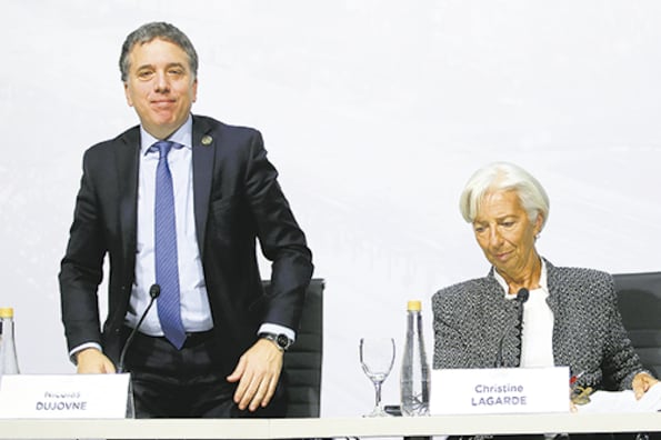 Nicolás Dujovne y Christine Lagarde. La pregunta es qué pasará cuando se acaben los recursos prestados.