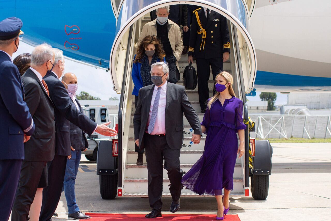 El Presidente viajó a Lima para la asunción de Pedro Castillo.