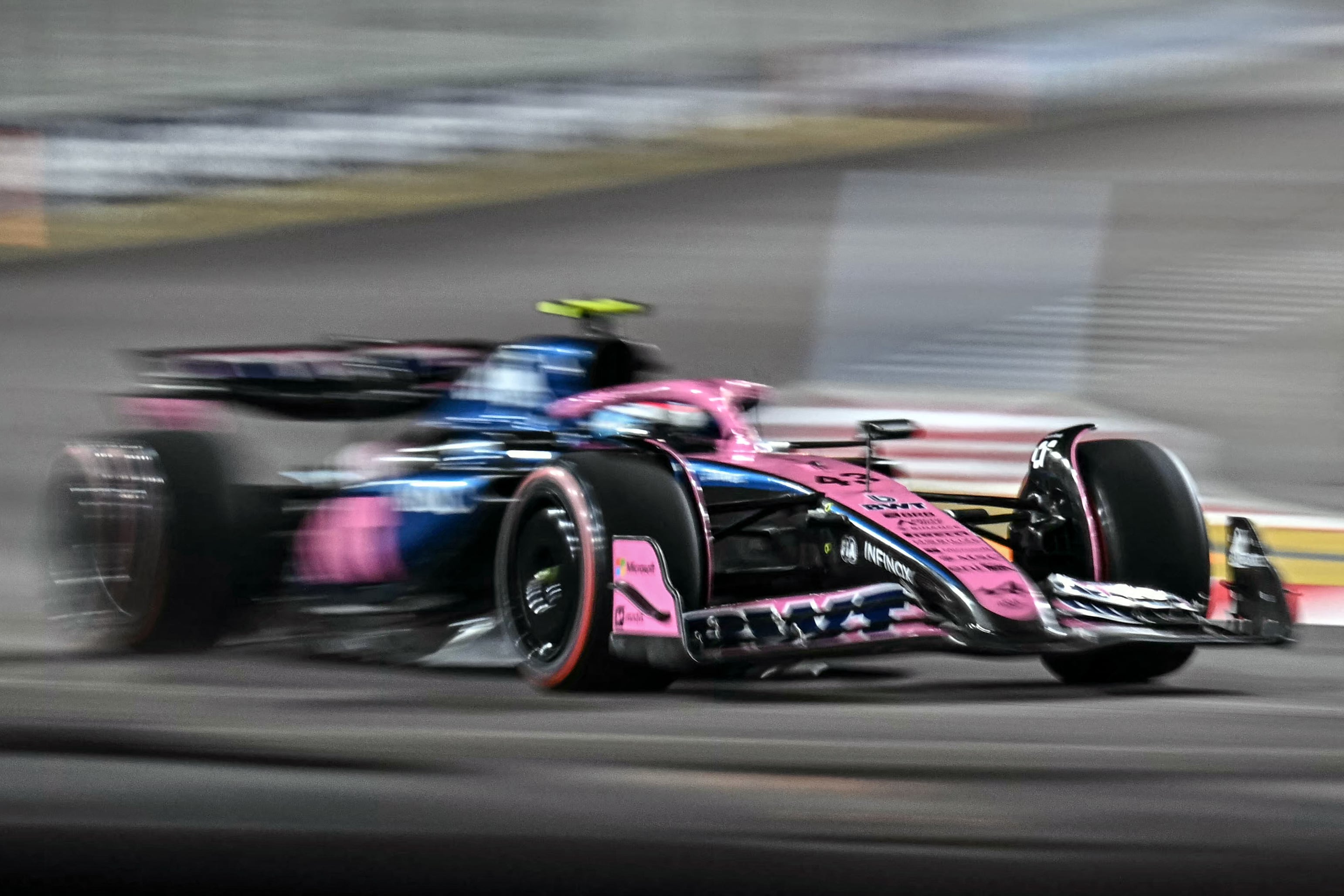 Colapinto, en las calles de Marina Bay