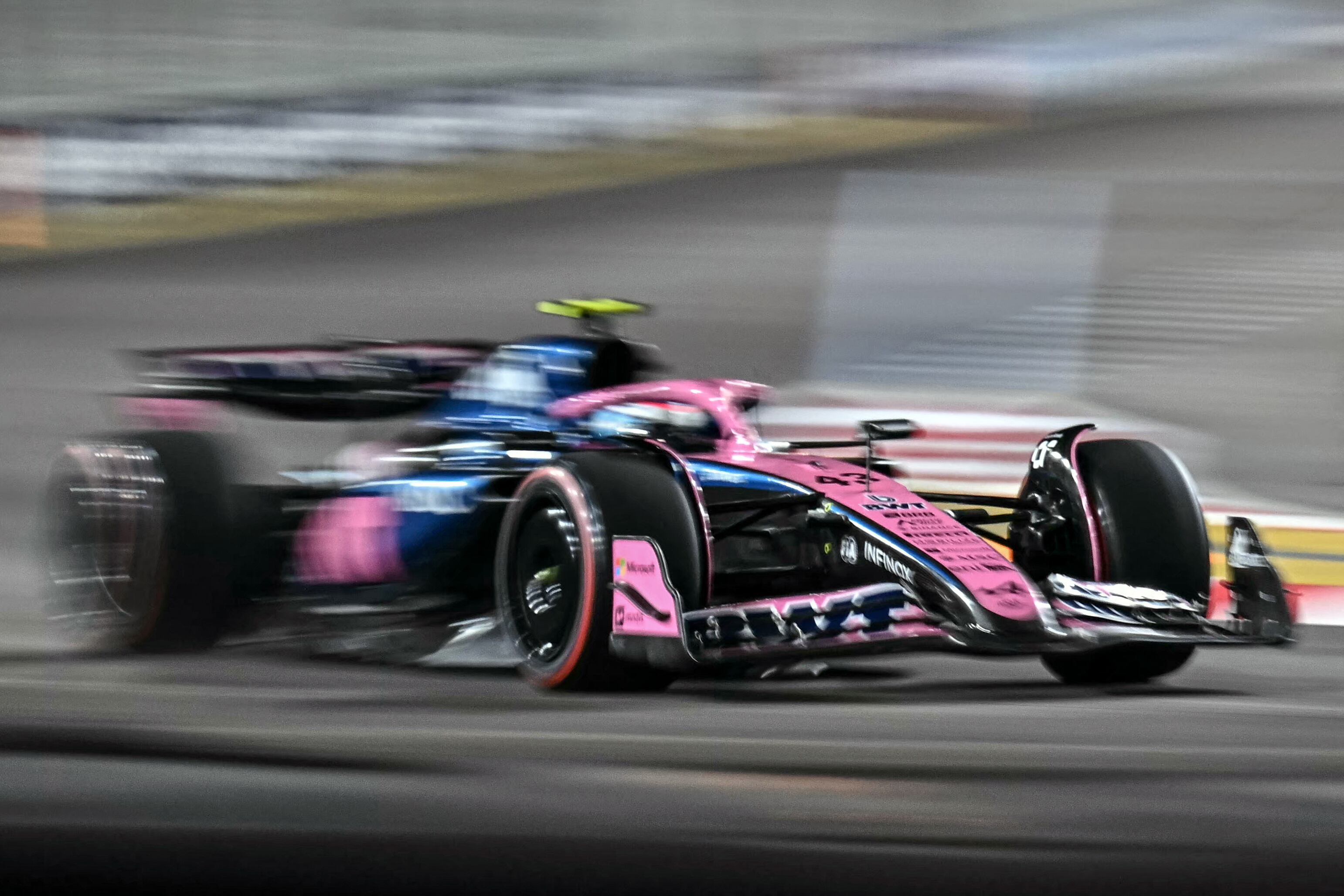 Colapinto, en las calles de Marina Bay