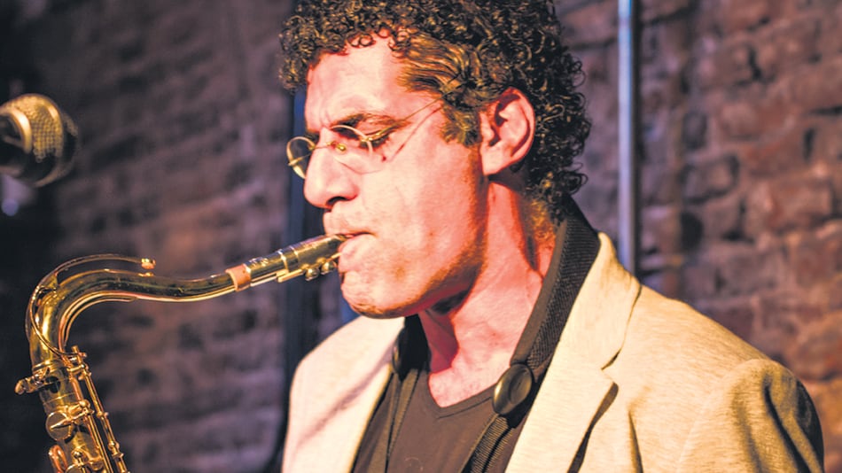 “Hace rato que vengo indagando e insistiendo con el saxo en el tango”, afirma Porcelli.