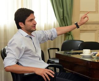 Pullaro dijo que "muchas veces los narcos sabiendo que son escuchados nombran a policías". 