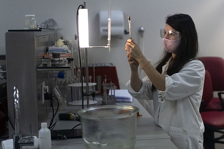 El Gobierno nacional oficializó mediante la publicación en el Boletín Oficial la creación de la Mesa Interministerial para la Investigación, Desarrollo y Producción de Vacunas, Tratamientos, Diagnóstico y Otras Tecnologías Sanitarias,