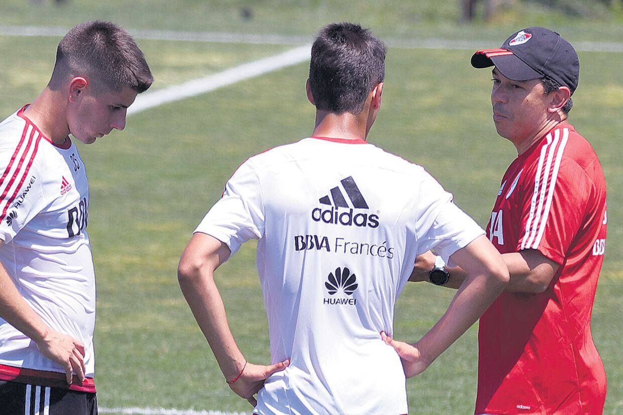 Gallardo todavía no definió el equipo que visitará el sábado a Independiente.