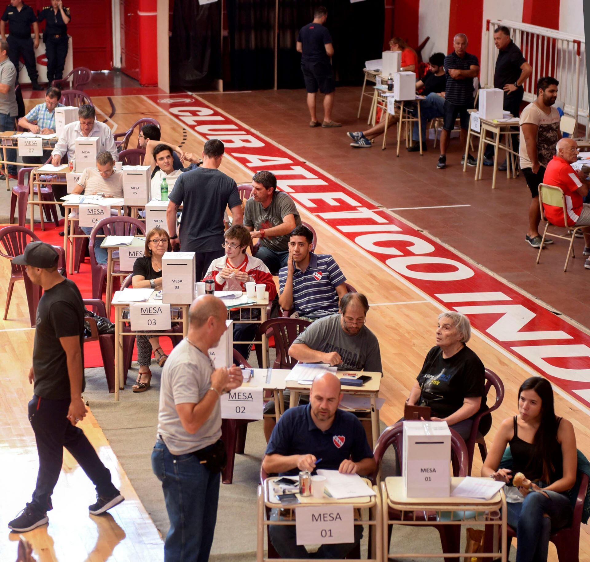 El club de Avellaneda debería haber tenido sus elecciones en diciembre de 2021, pero fueron suspendidas. La lista conformada por dirigentes de Juntos por el Cambio, enfrentará a Hugo Moyrano, actual presidente. (Foto: NA)