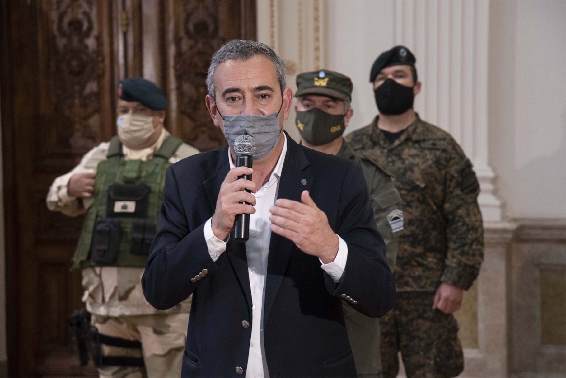 "No hagan esos operativos en zonas u horarios que no sirven para frenar delitos", pidió Javkin.