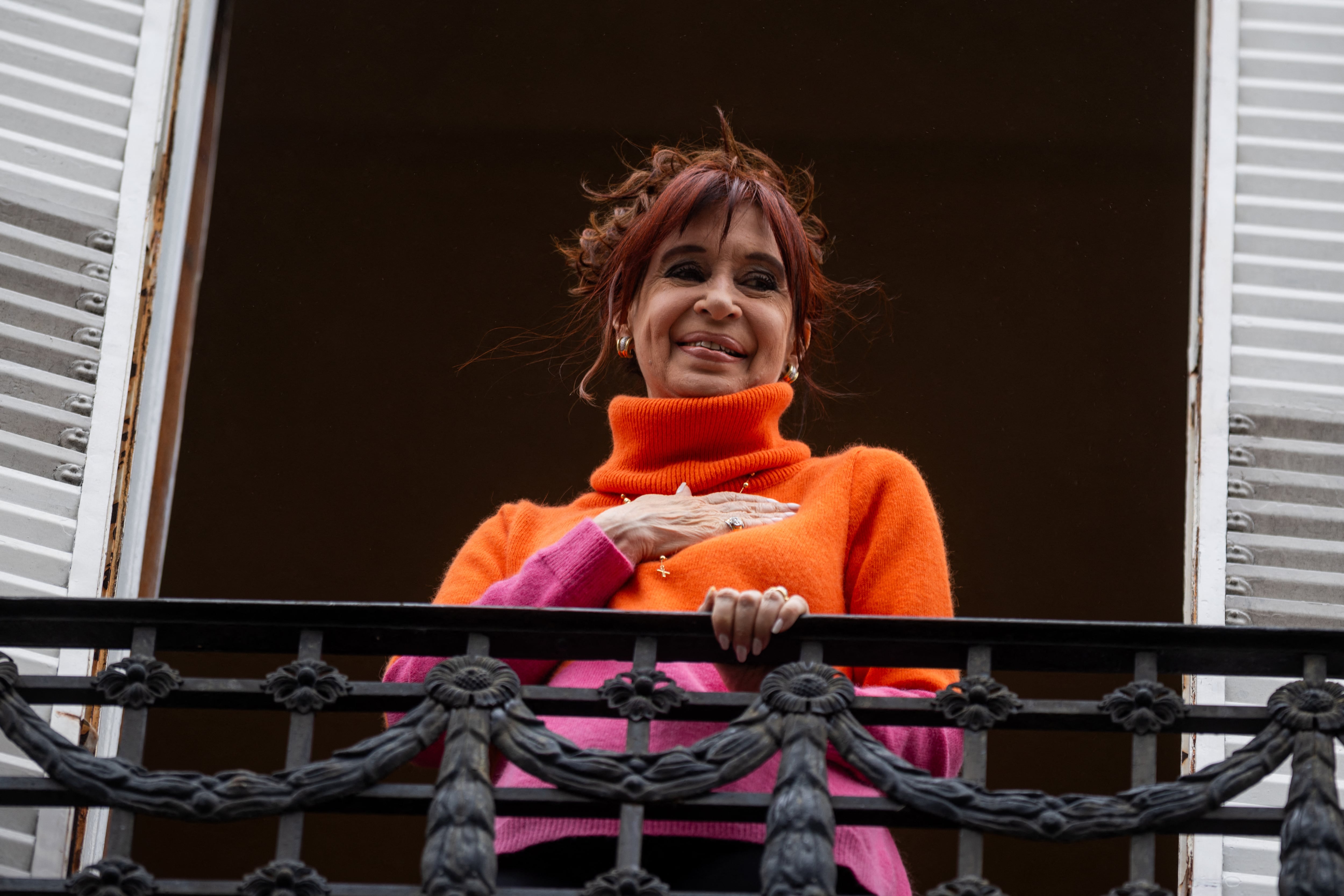 CFK en el balcón del departamento 