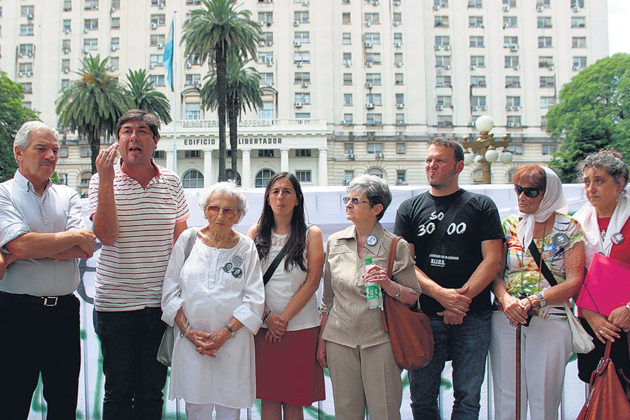 A los trabajadores les cerraron el acceso al Edificio Libertador.
