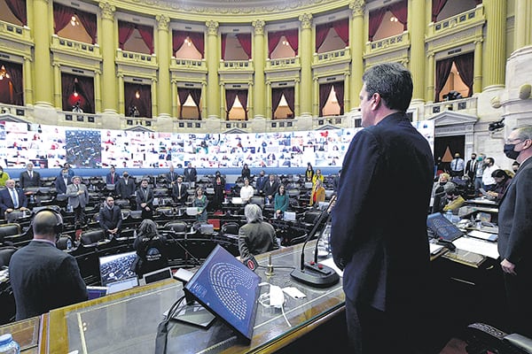 La sesión será remota, pero los diputados de JxC podrán ir al recinto.