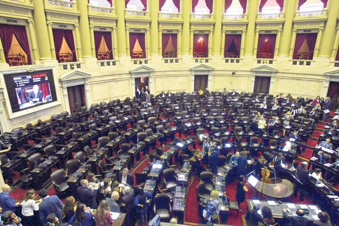 Diputados aprobó la baja de uno por ciento en las comisiones que cobran los bancos por operar con tarjeta.