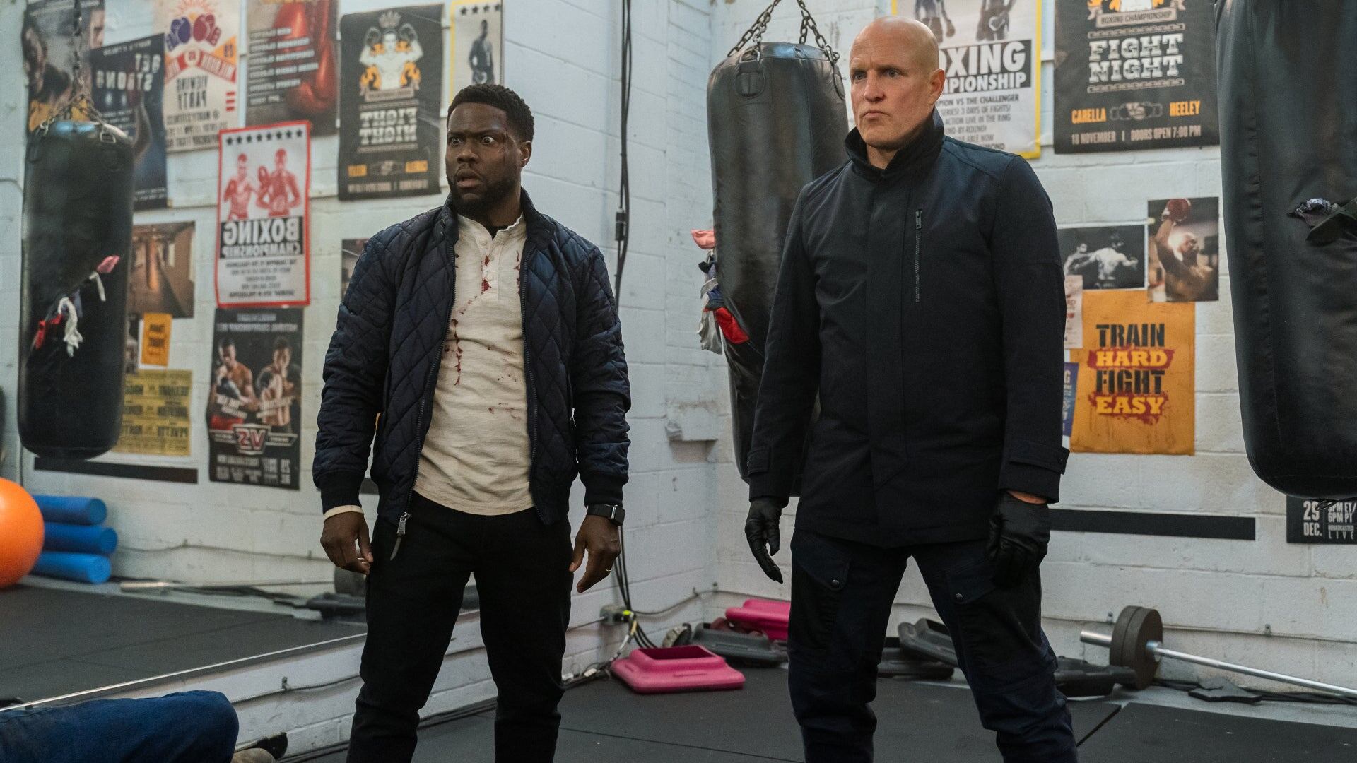 Kevin Hart y Woody Harrelson en problemas. 