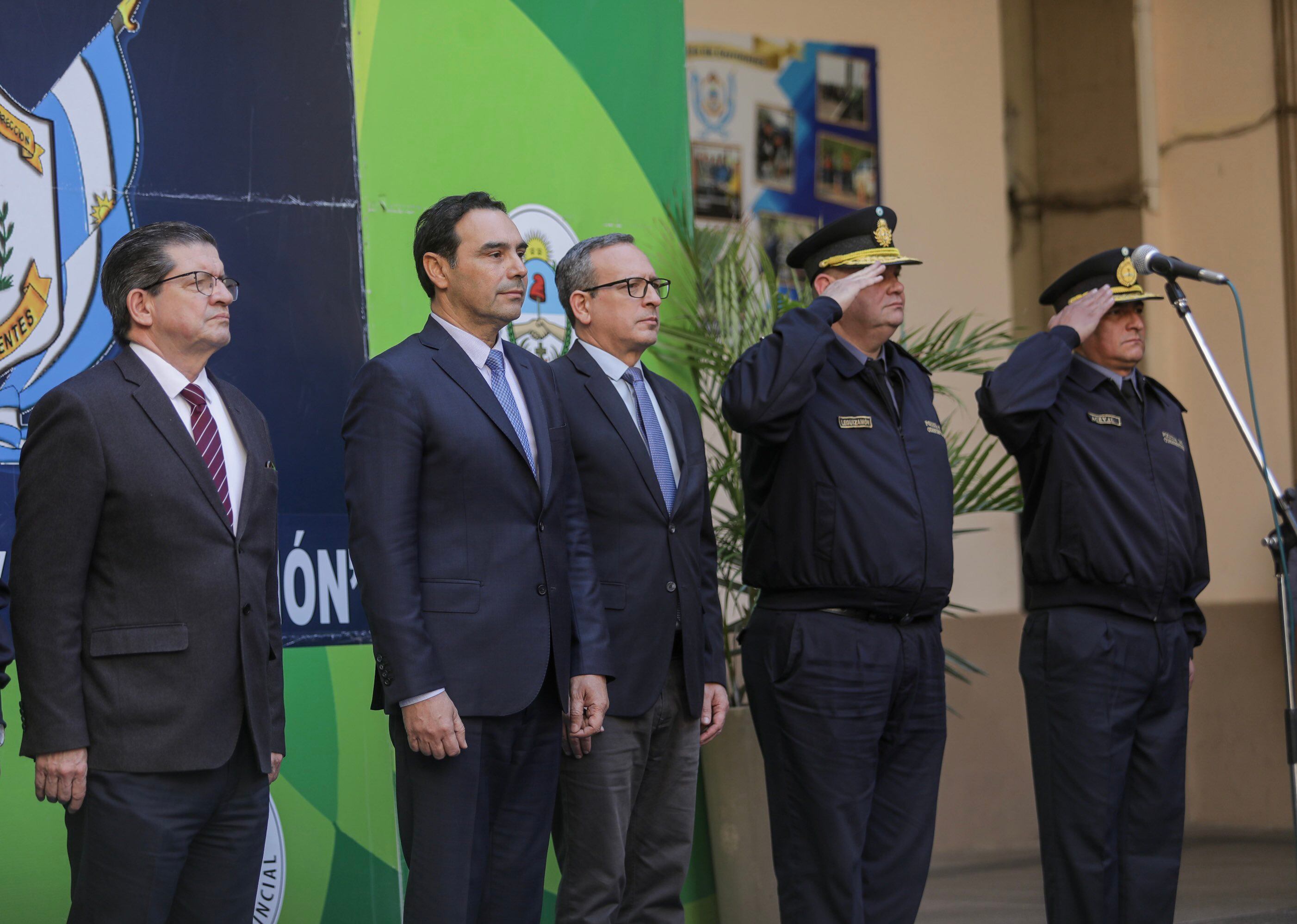 El gobernador Gustavo Valdés, acompañado por el nuevo ministro de Seguridad, Alfredo Vallejos, quien reemplazó al desplazado Buenaventura Duarte.