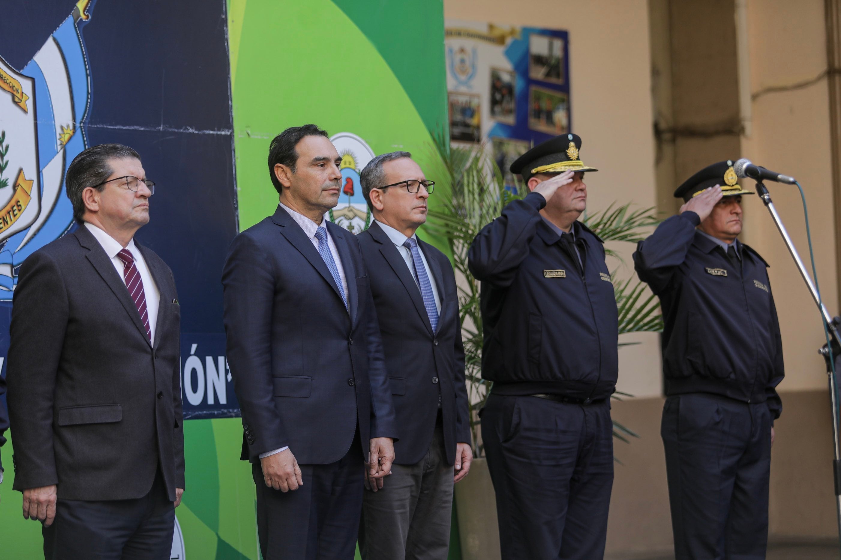 El gobernador Gustavo Valdés, acompañado por el nuevo ministro de Seguridad, Alfredo Vallejos, quien reemplazó al desplazado Buenaventura Duarte.