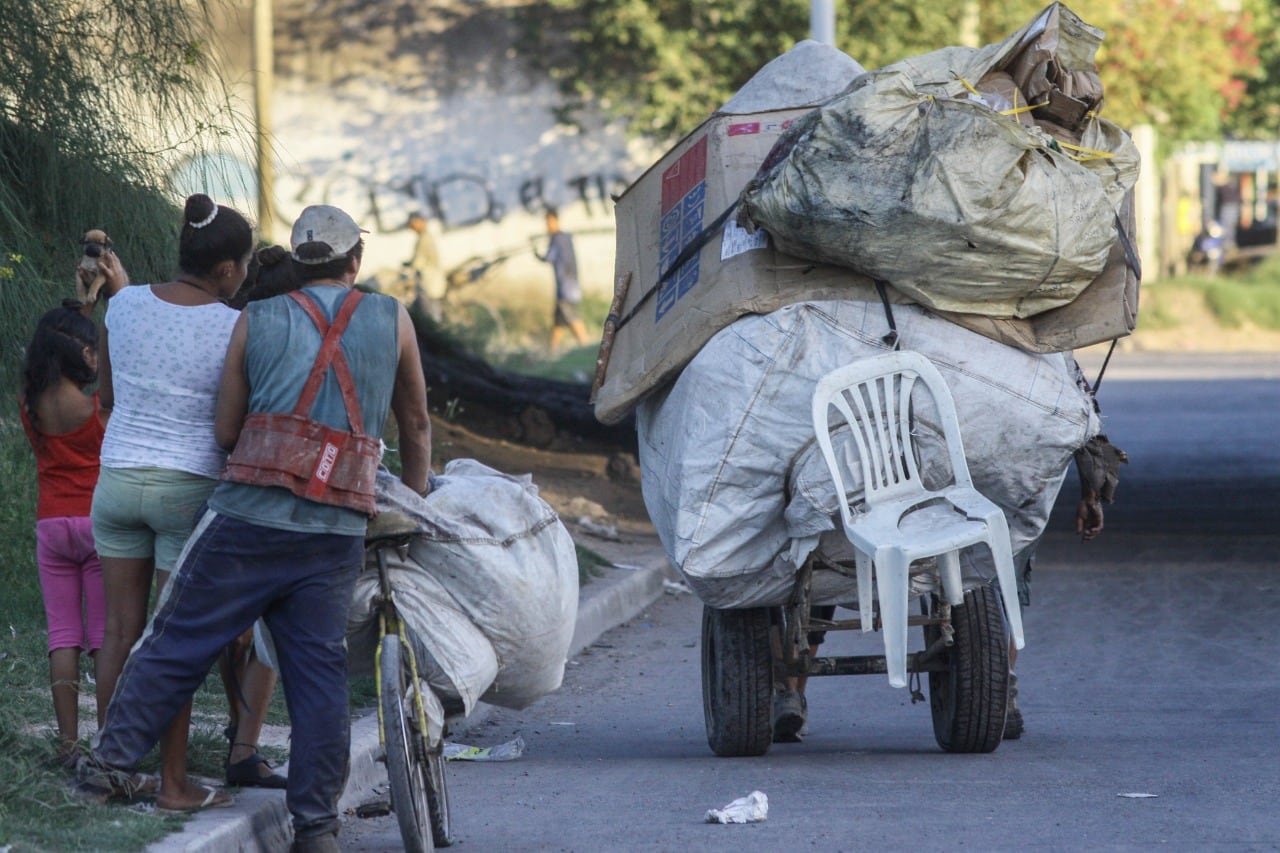 En pocos días más se autorizará a los cartoneros para que retiren residuos reciclabes de supermercados de la Ciudad.