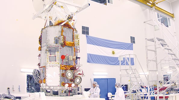 El Estado Nacional busca recortar proyectos por unos 300 millones de dólares con Invap.