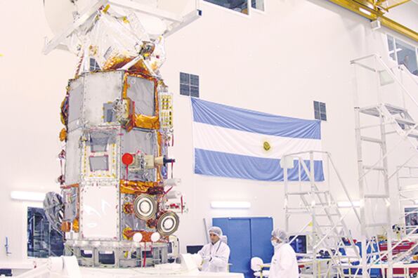 El Estado Nacional busca recortar proyectos por unos 300 millones de dólares con Invap.