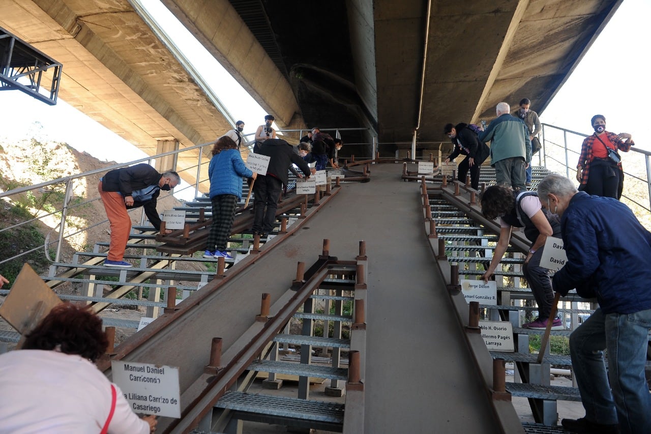 Una imagen del momento en el que se desmontó la silueta colectivamente.