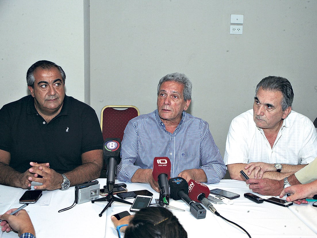 Juan Carlos Schmid, Héctor Daer y Carlos Acuña hablaron después del tradicional encuentro en el hotel de los gastronómicos.