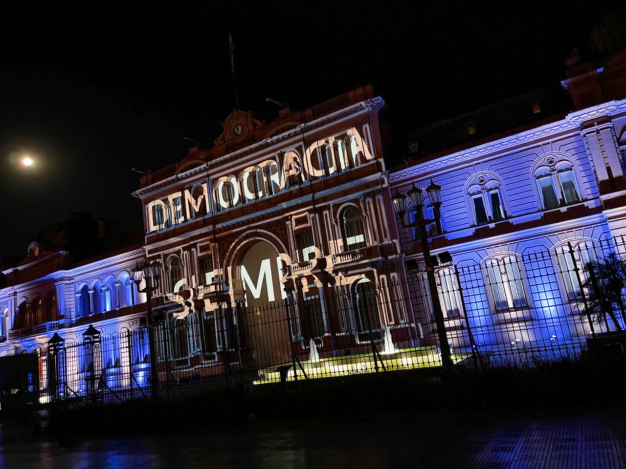 El videomapping en la fachada de la Casa Rosada.