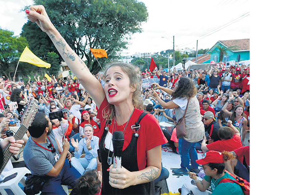 Militantes del PT mantendrán la presión en las calles.