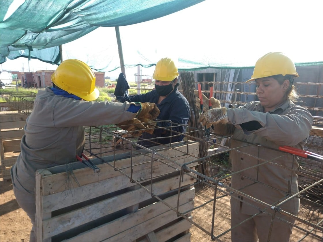 Mujeres se sumaron a las obras públicas