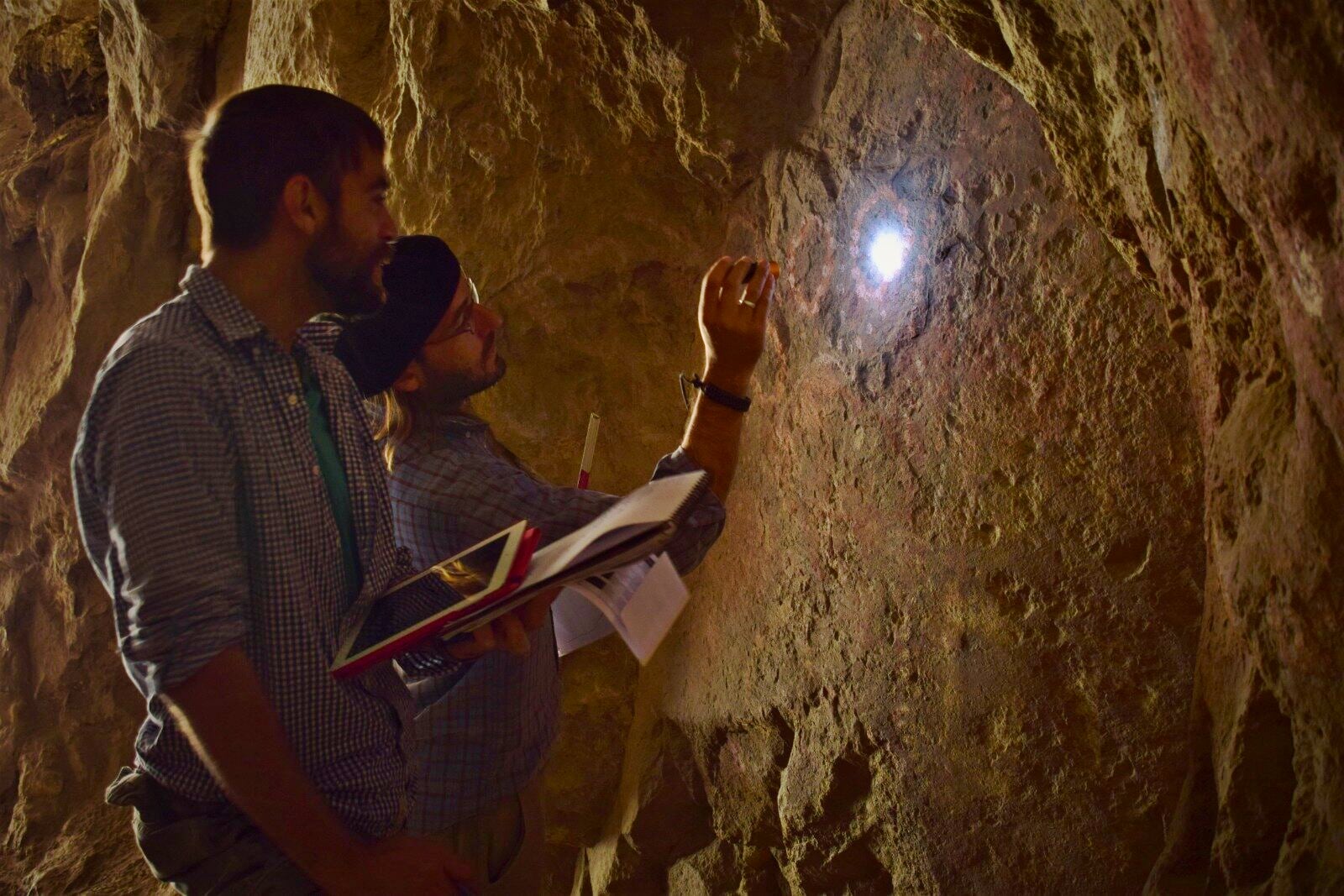 las sociedades de allí se vinculaorn con los paisajes, los animales, las plantas y los minerales.