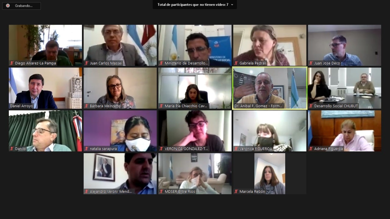 El ministro de Desarrollo Social, Daniel Arroyo, convocó esta mañana a las y los ministros de las provincias a organizar “mesas regionales del Plan Argentina contra el Hambre” durante la séptima reunión del Consejo Federal de Desarrollo Social