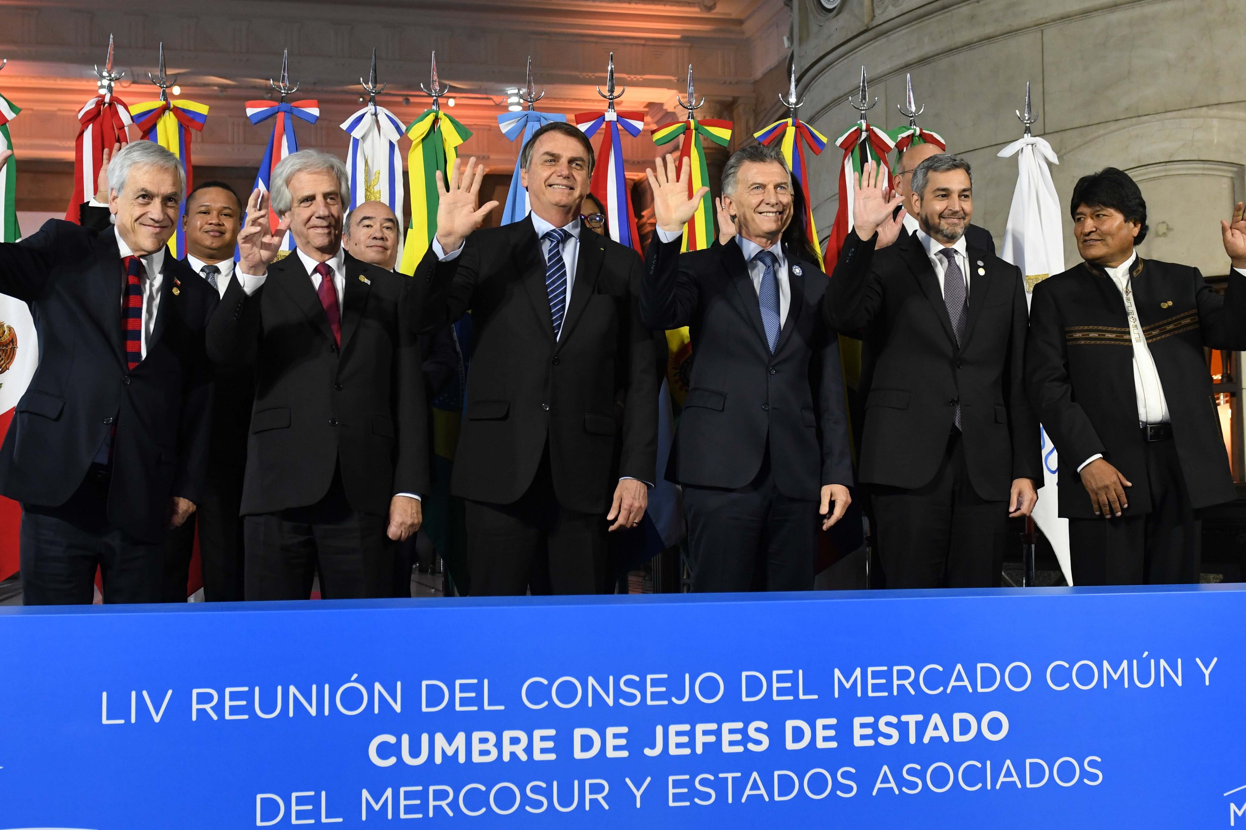 Los seis presidentes reunidos ayer en la cumbre en Santa Fe.