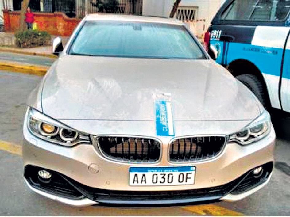 El auto BMW gris encontrado en Córdoba que se le pretendió atribuir a Milagro Sala.