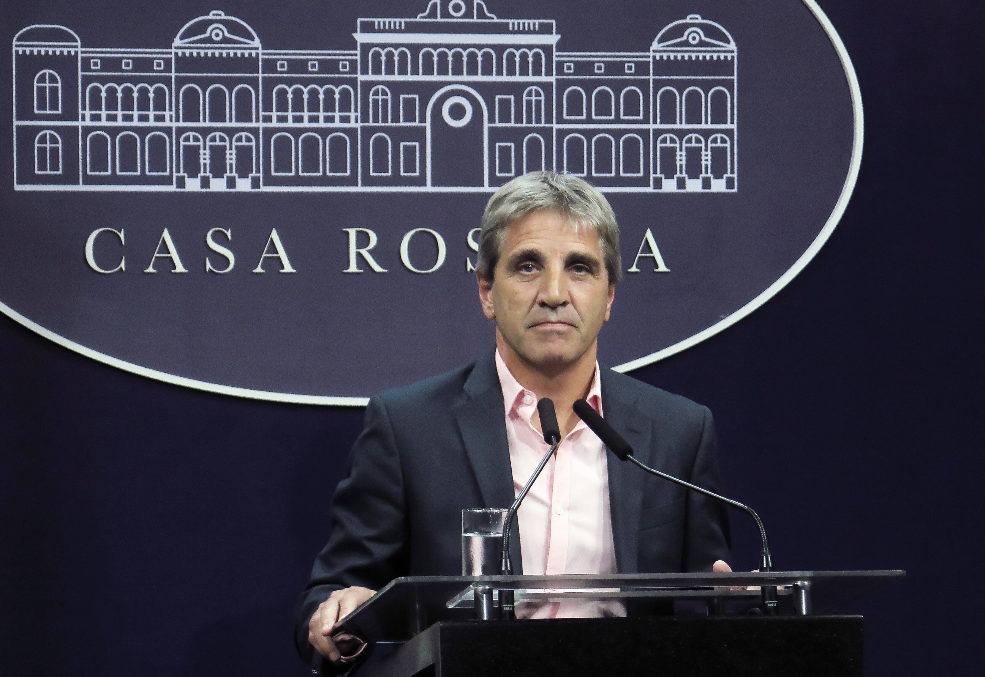 El ministro de Economía en busca de fondos frescos