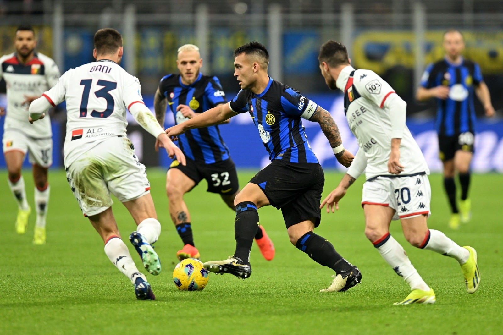 El "Toro" Martínez en acción en el  Giuseppe Meazza