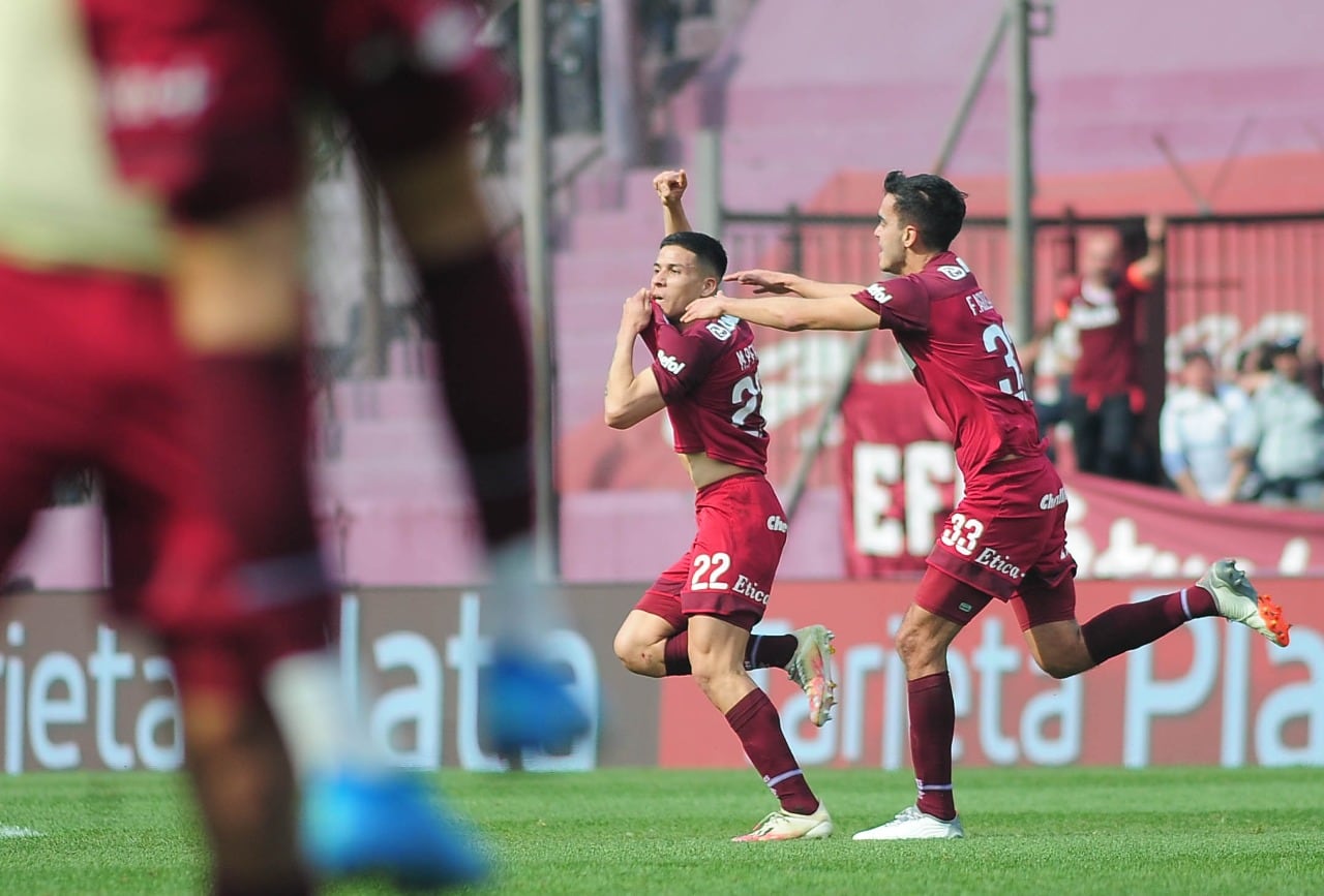 Matías Pérez festeja el único gol del partido