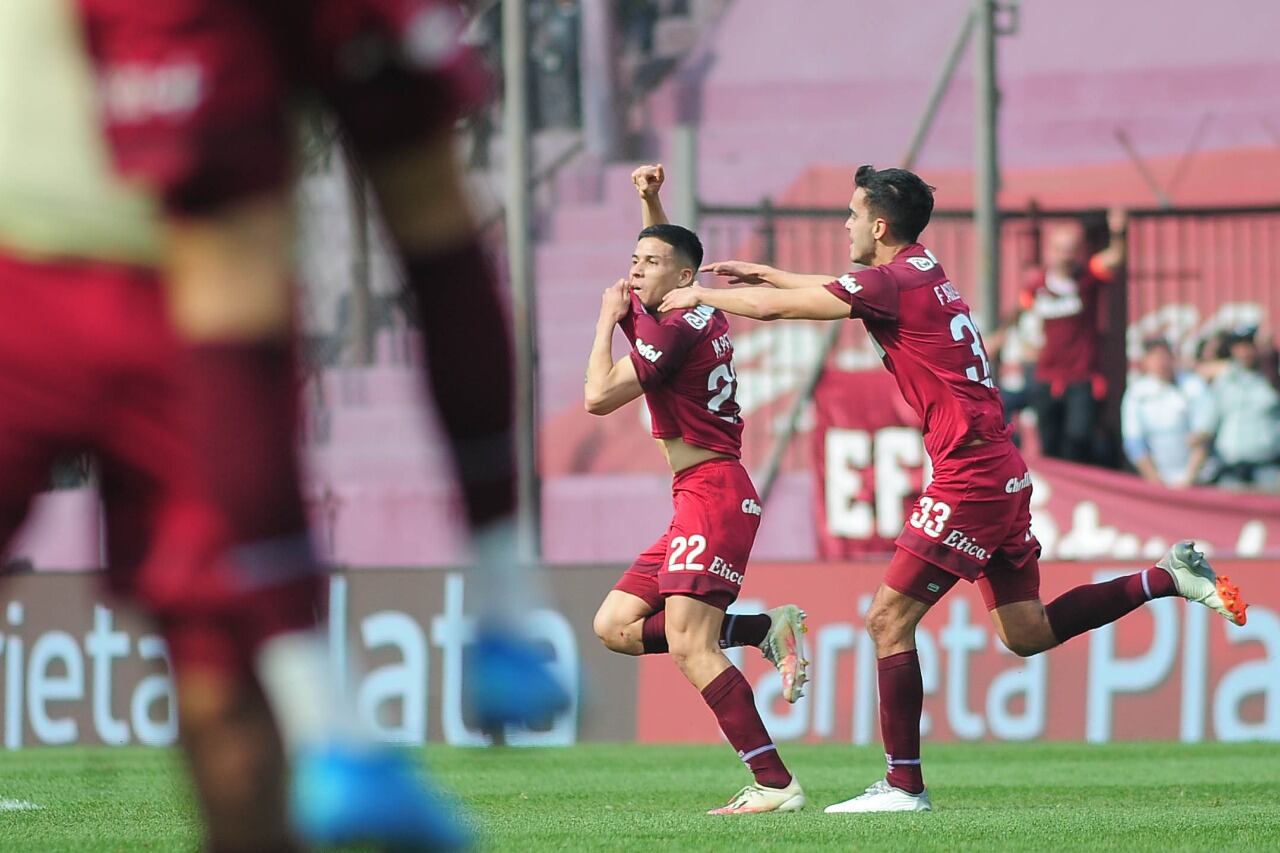 Matías Pérez festeja el único gol del partido