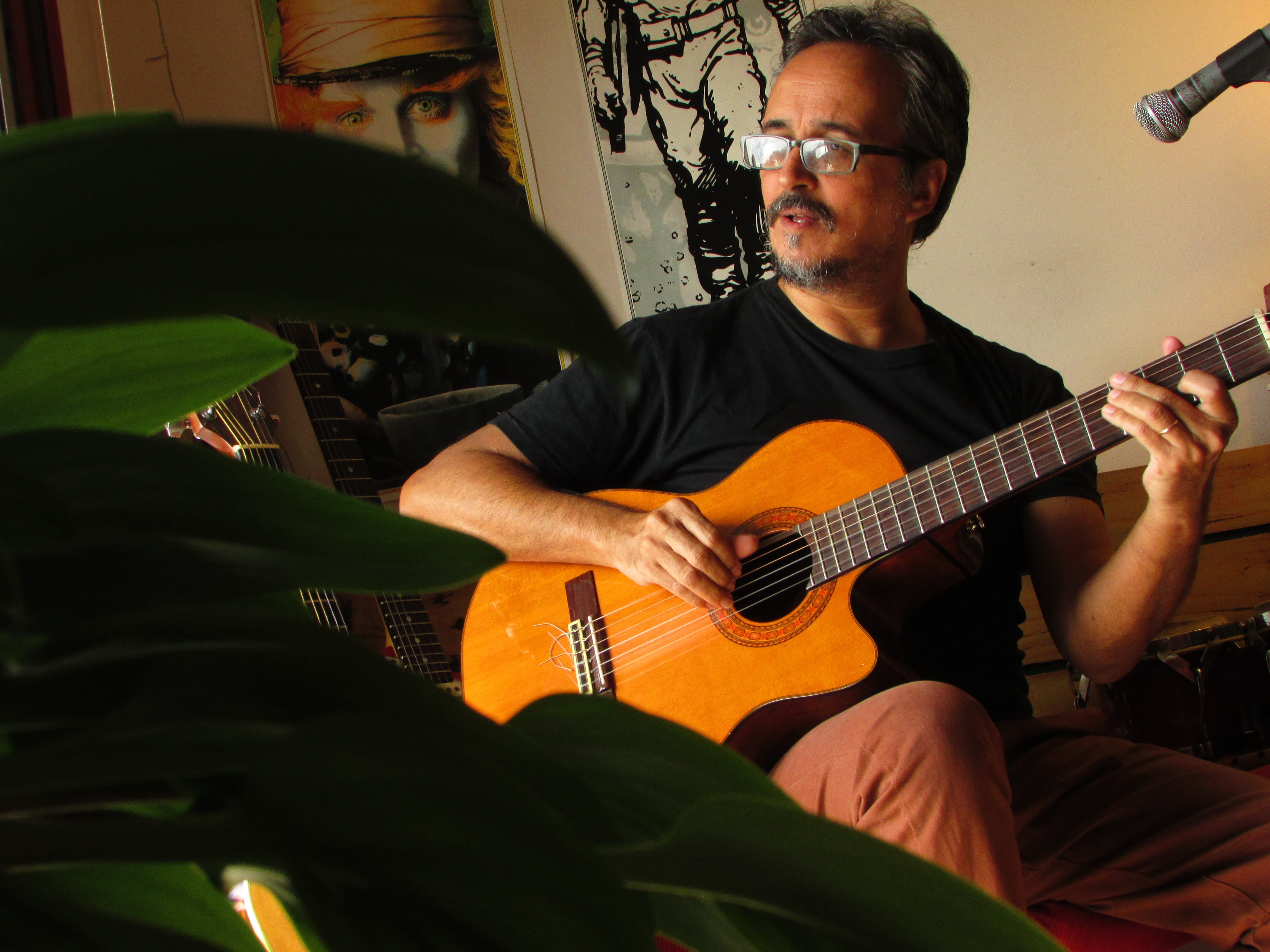 "La filosofía es sostén como visión del mundo, y la experimentación requisito indispensable", dice Serna. 