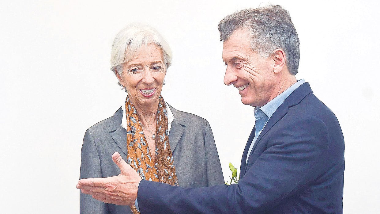 Mauricio Macri recibió a Christine Lagarde entre sonrisas y felicitaciones mutuas. Renace la relación histórica entre la Argentina y el FMI.