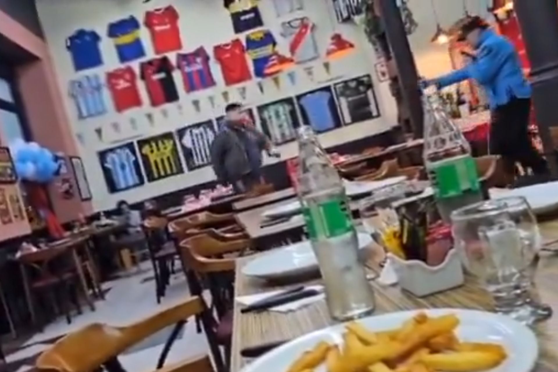 Un policía mató a un hombre que lo amenazó con un cuchillo