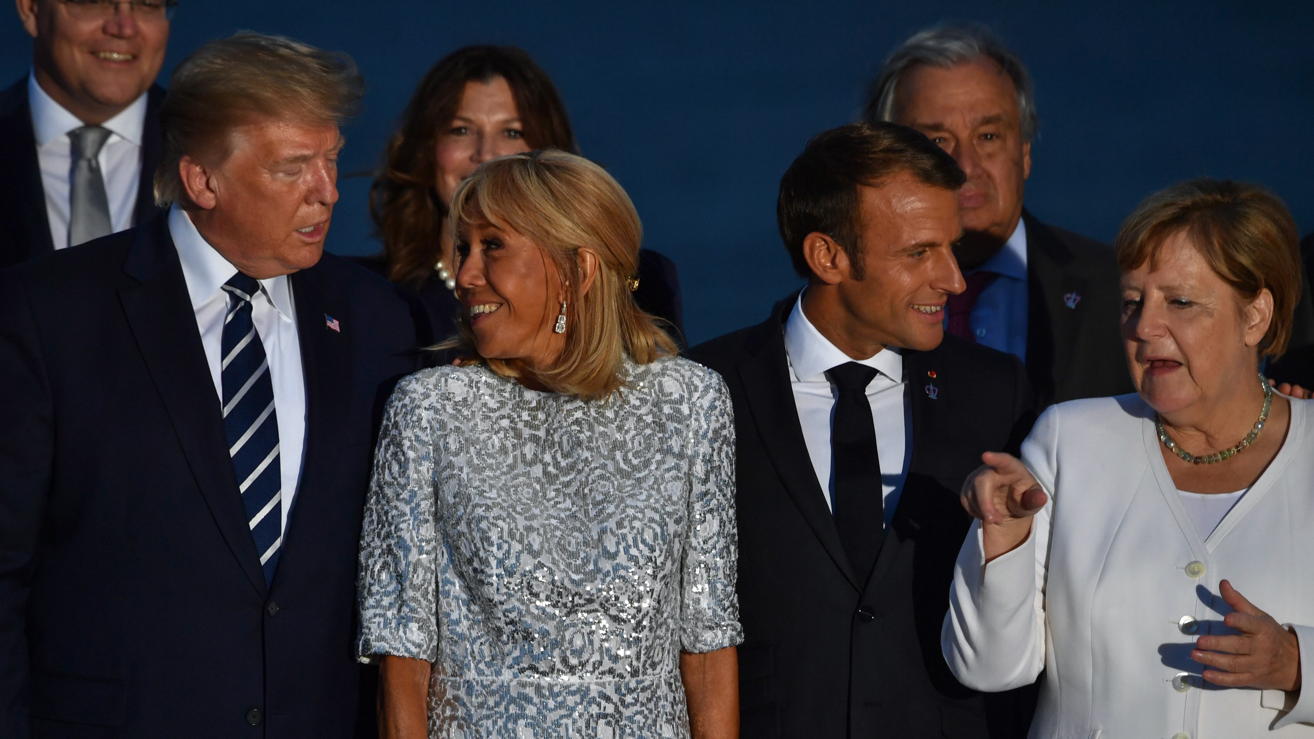 Trump, la primera dama Brigitte, Macron y Merkel en Biarritz.